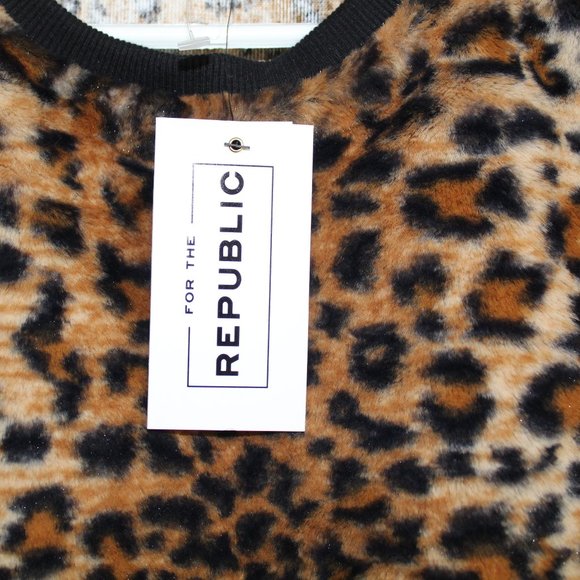 For The Republic Pull Over Long Sleeve Faux Fur Top Size S NWT - Picture 2 of 3